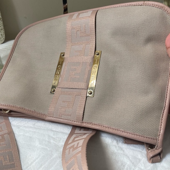 💗RARE FENDI Crossbody Bag - Picture 5 of 16
